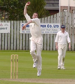 Ireland's Kyle McCallan bowling (©CricketEurope)