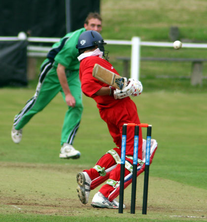 A Paul Mooney bouncer (©CricketEurope)
