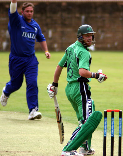 Kenny Carroll is dismissed (©CricketEurope)