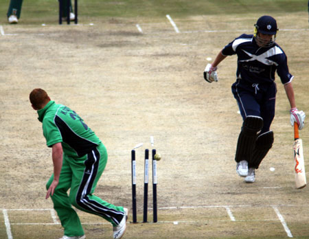 Craig Wright survives the run out appeal (©CricketEurope)