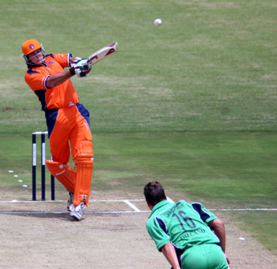 Reekers hits a six (©CricketEurope)