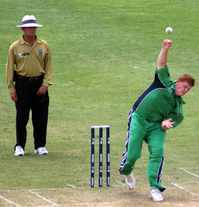 Kevin O'Brien bowling against Pakistan in the 2007 World Cup
