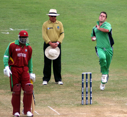 Dave Langford-Smith bowling (©CricketEurope)