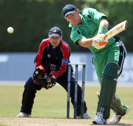 Trent Johnston batting (©CricketEurope)