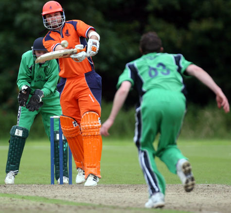 Bas Zuiderent gives a return catch to Alex Cusack (©CricketEurope)