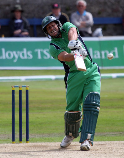 A boundary for Thinus Fourie (©CricketEurope)