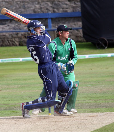 Pulled away by Smith (©CricketEurope)