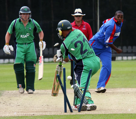 Botha bowled (©CricketEurope)