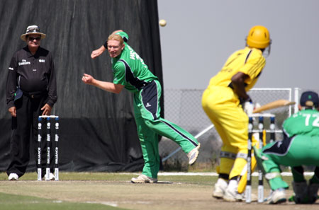 Regan West bowling (©CricketEurope)