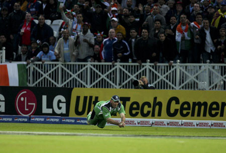 Great catch by Jeremy Bray to dismiss Dhoni (©ICC)