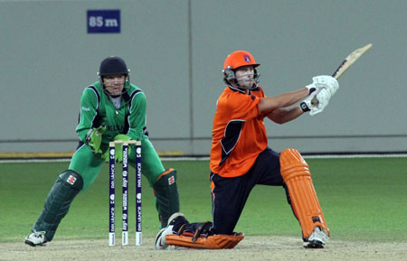 Hit away by Pieter Seelaar (©Ian Jacobs)
