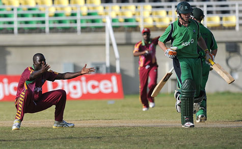 Darren Sammy appeals for an lbw decision (©DigicelCricket.com)