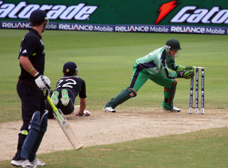 Niall O'Brien runs out Craig Kieswetter (©CricketEurope)