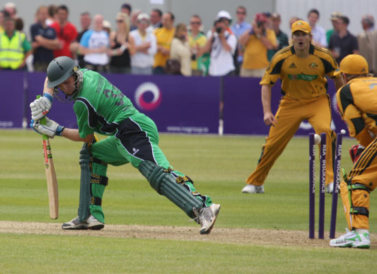 Porterfield bowled by Nathan Hauritz (©CricketEurope)
