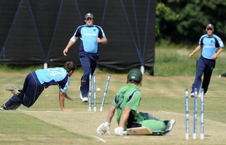 Run out confusion (©CricketEurope)
