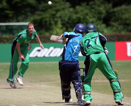 Pulled away by Preston Mommsen (©CricketEurope)
