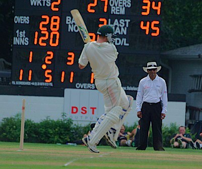 Kevin O'Brien powers a boundary (©Eddie Norfolk)