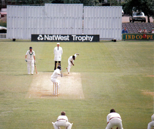 1986 Leicestershire v Ireland (NatWest Trophy): Winston Benjamin bowling to Mark Cohen (©Deryck Vincent/CricketEurope)
