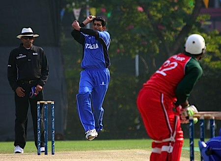 Dilan Fernando bowling