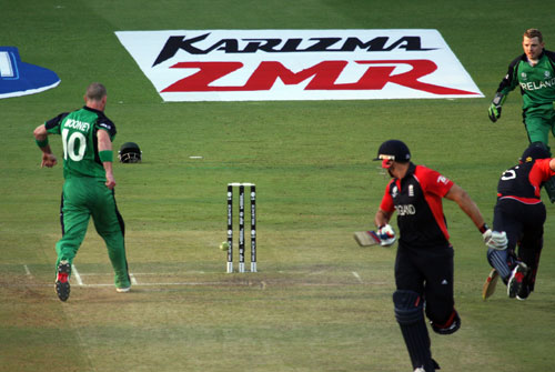 John Mooney misses with the run out (©CricketEurope)