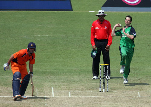 Alex Cusack bowling (©CricketEurope)
