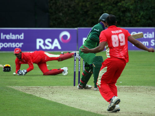 Tariq spills it (©CricketEurope)