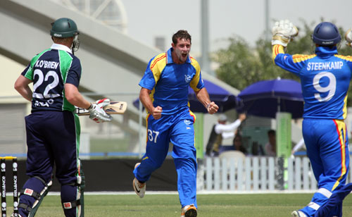Delight for Klazinga as he has Kevin O'Brien caught (©CricketEurope)
