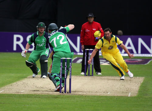 Driven back at Hilfenhaus (©CricketEurope)