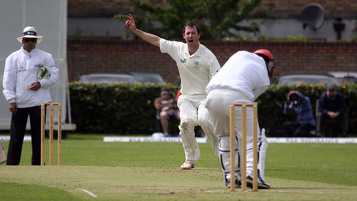 Alex Cusack appeals (©CricketEurope)