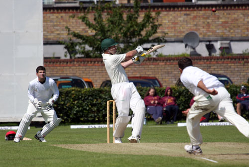 Pulled by Andrew White (©CricketEurope)