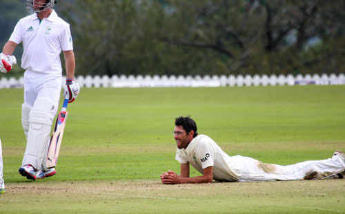 ..Albert van der Merwe unable to take the sharp chance (©CricketEurope)