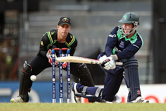 Niall O'Brien sweeps the ball (©INPHO/Ron Gaunt)