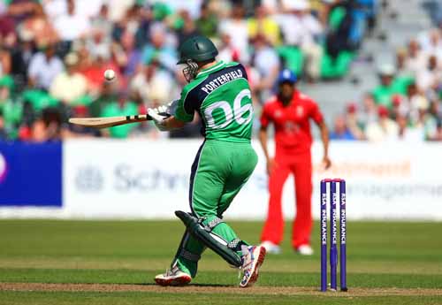 Huge six from William Porterfield brings up his hundred (©Ken Sutton)