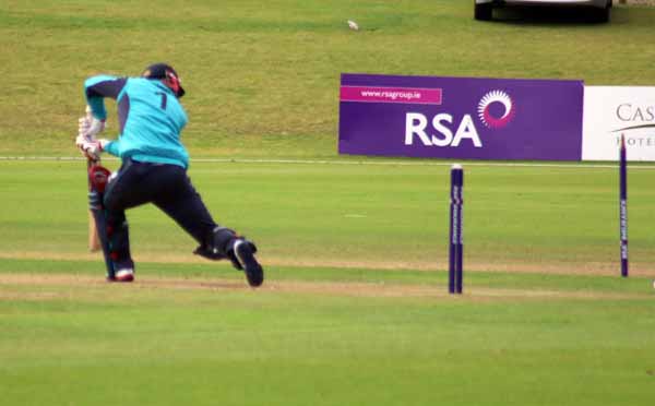 Preston Mommsen is bowled (©CricketEurope)