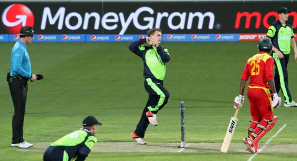 Andrew McBrine bowling (©CricketEurope)