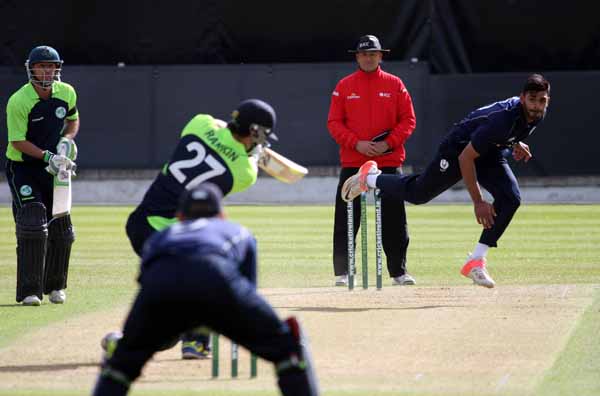 Sharif bowling (©CricketEurope)