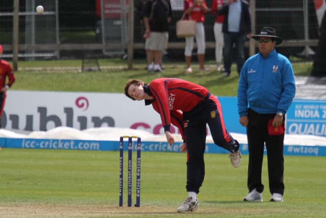 Heads up lads (©CricketEurope)