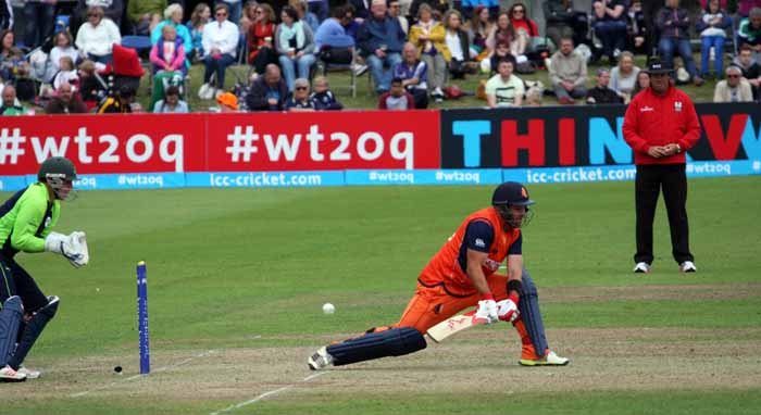 Reverse swept by Swart (©CricketEurope)