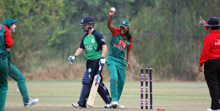 Laura Delany is initially given out after the 'Mankad' run out