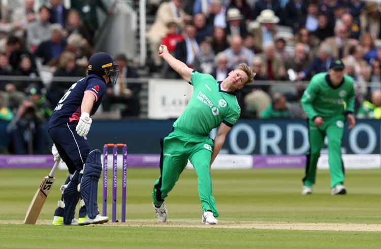 Barry McCarthy in action (©INPHO/Andrew Fosker)