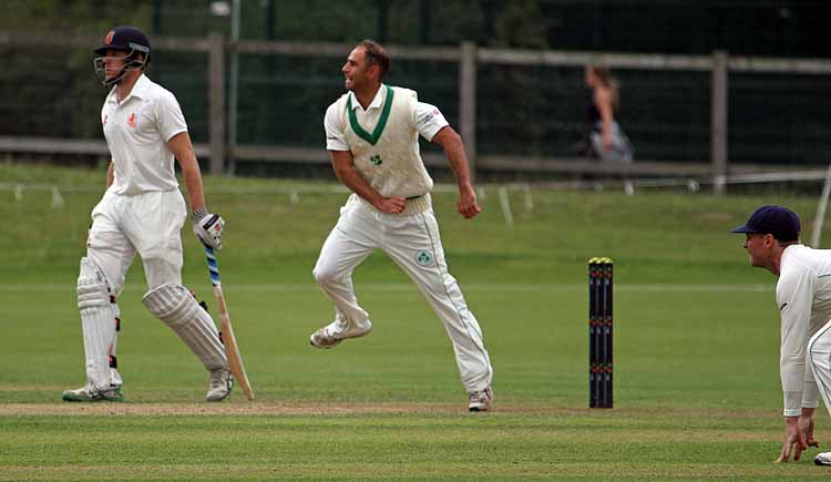 John Anderson bowling (©CricketEurope)