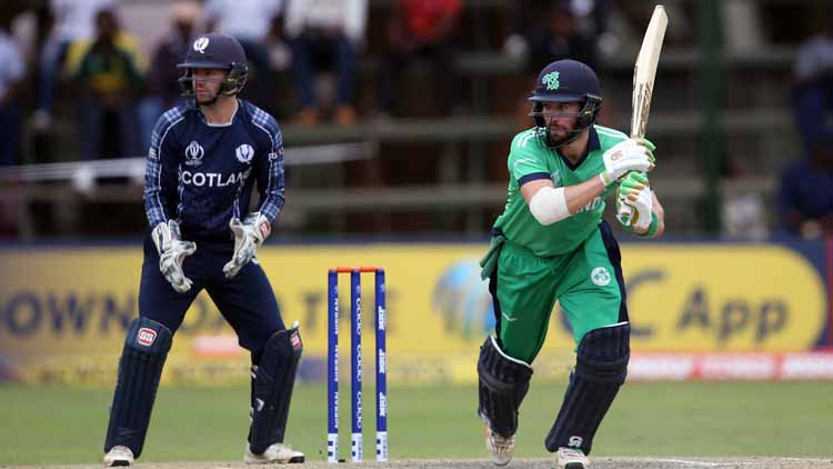 Boundary for Andrew Balbirnie (©ICC/Getty Images)