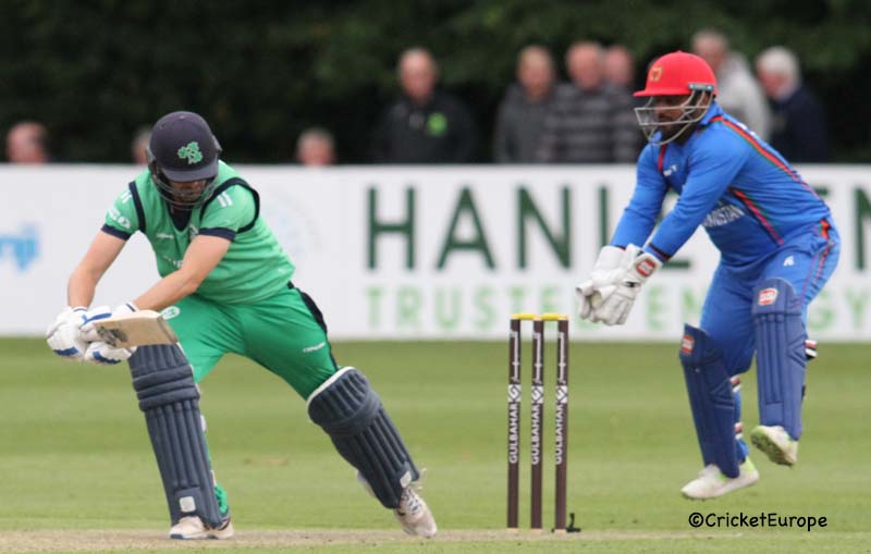 Feet in the air but only the keeper's! (©CricketEurope)