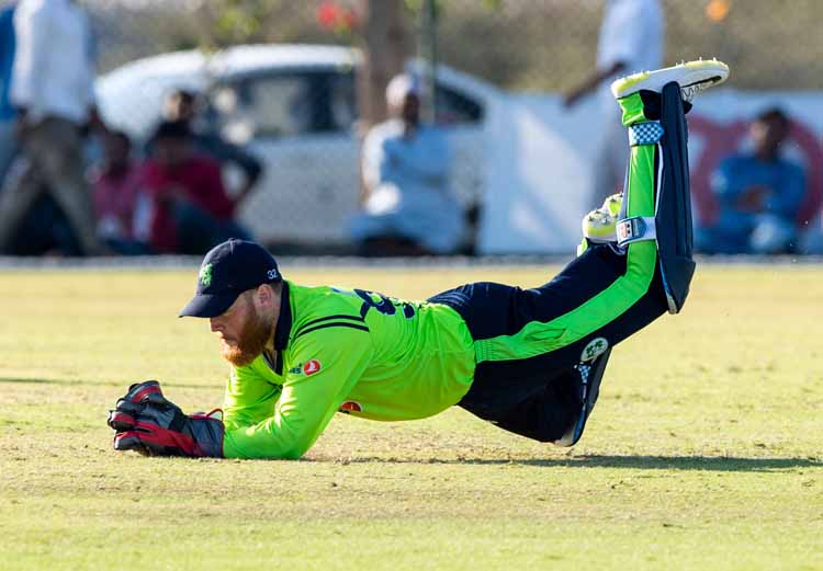 Catch for Stuart Poynter (©Ian Jacobs)