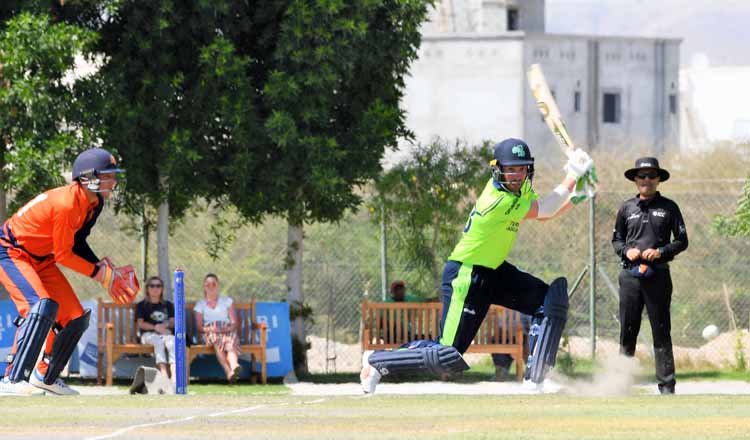 Square driven by Andy Balbirnie (©Ian Jacobs)