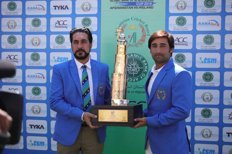 Day 4: Manager and captain Asghar Afghan with the trophy (©Afghanistan Cricket Board)
