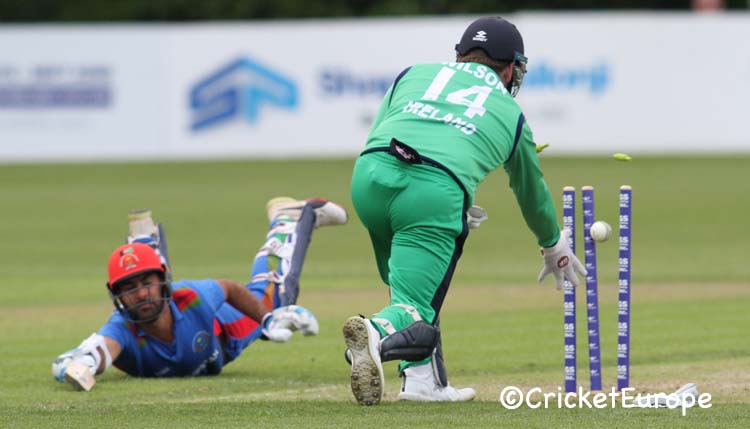 Asghar just makes it to safety (©CricketEurope)