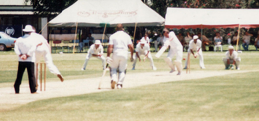 Dennis Streak is bowled (©CricketEurope)