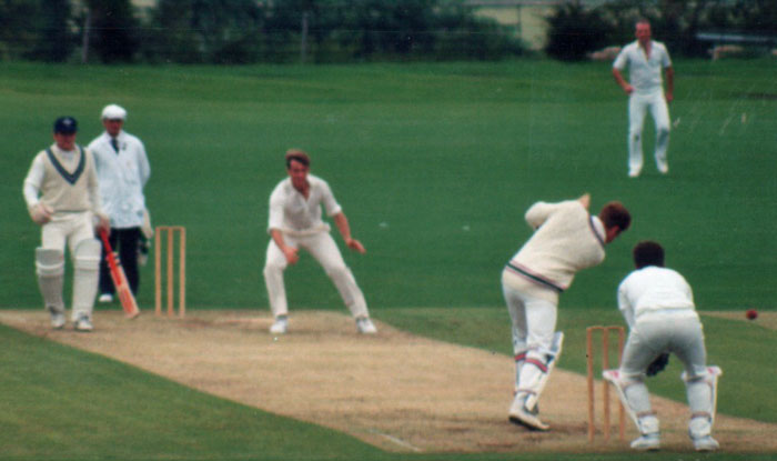 Angus Dunlop bowling (©CricketEurope)