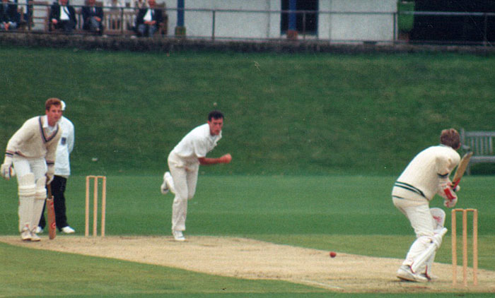 Paul McCrum bowling (©CricketEurope)